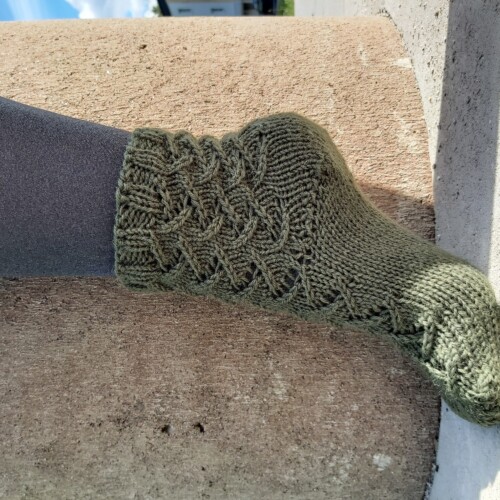 En bild på en stickad socka